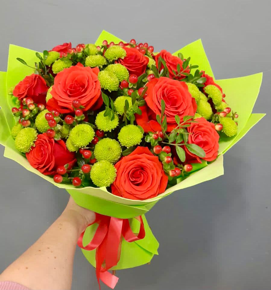 Букет цветов из: Хризантемы и Розы в Ребрихе