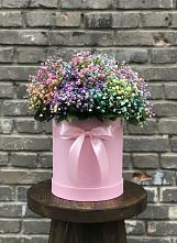 Цветочная композиция из Гипсофила и Розы в шляпной коробке в Ребрихе