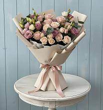 Букет цветов из:  Розы и Лизиантусы в Ребрихе