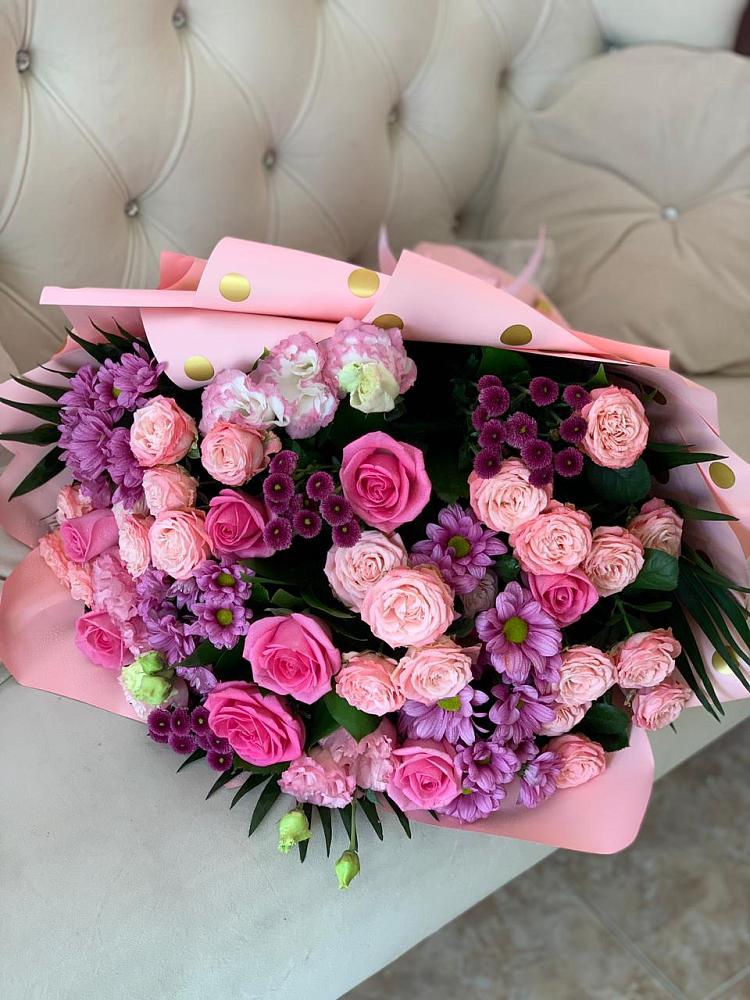 Букет цветов из: Хризантемы, Розы и Лизиантусы в Ребрихе