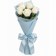 Букет 5 Белых роз Проуд в Ребрихе