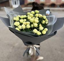 Букет Белые кустовые розы Солинеро в Ребрихе