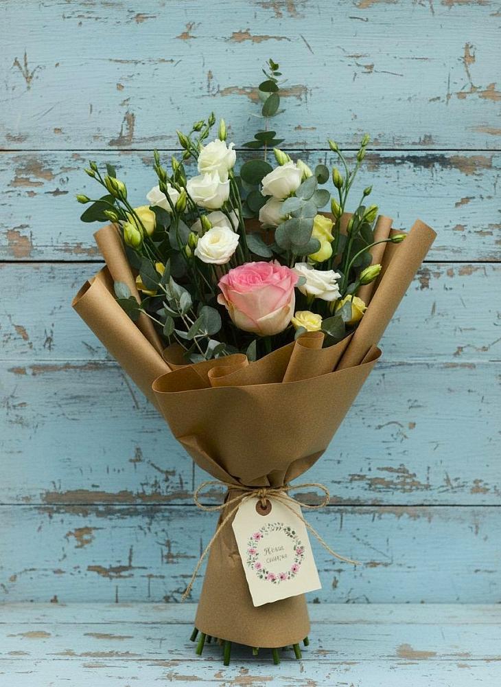 Букет цветов из: Розы и Лизиантусы в Ребрихе