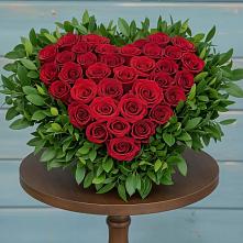 Цветочная композиция из Розы в виде сердца в Ребрихе