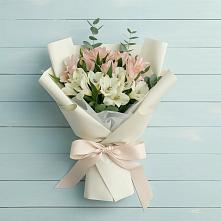 Букет цветов из:  Альстромерии в Ребрихе