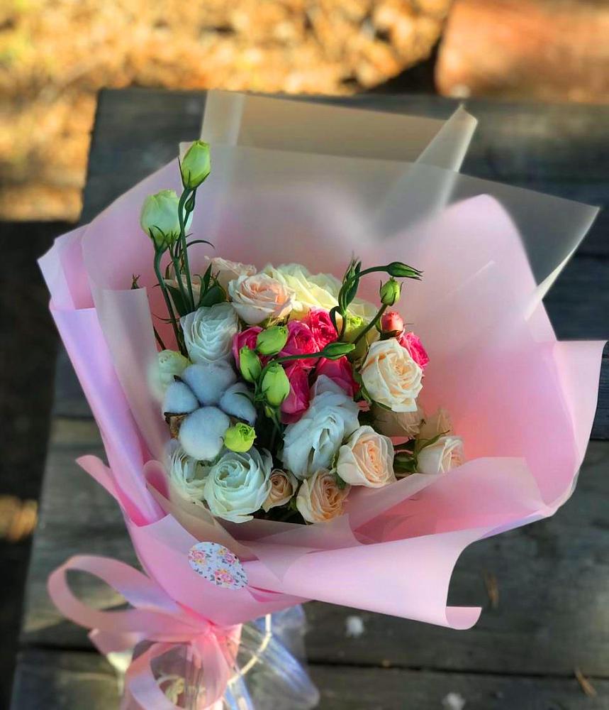 Букет цветов из: Розы и Лизиантусы в Ребрихе