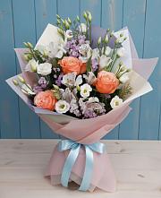 Букет цветов из:  Лизиантусы, Розы, Альстромерии и Гипсофила в Ребрихе