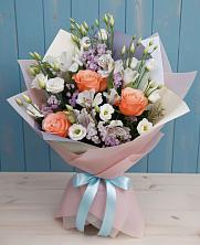 Букет цветов из:  Лизиантусы, Розы, Альстромерии и Гипсофила в Ребрихе