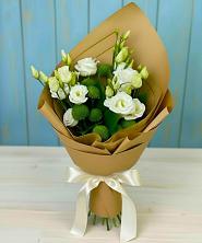 Букет цветов из:  Хризантемы и Лизиантусы в Ребрихе