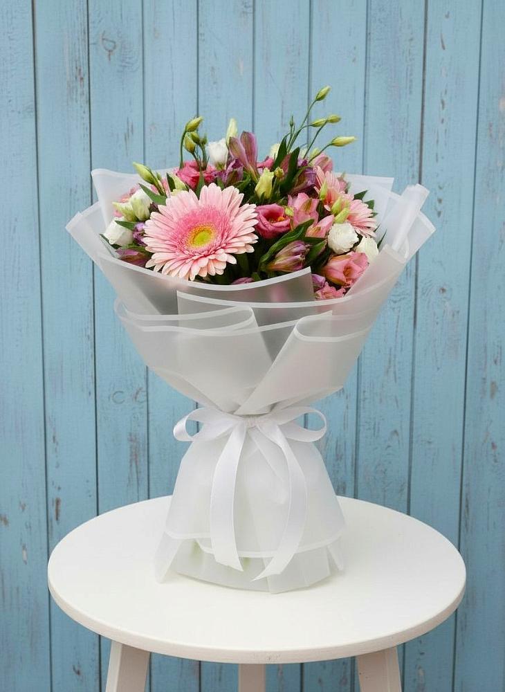 Букет цветов из: Герберы, Альстромерии и Лизиантусы в Ребрихе