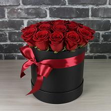 Цветочная композиция из Розы в шляпной коробке в Ребрихе