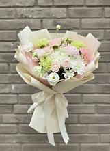 Букет цветов из:  Гвоздики, Розы, Лизиантусы и Хризантемы в Ребрихе