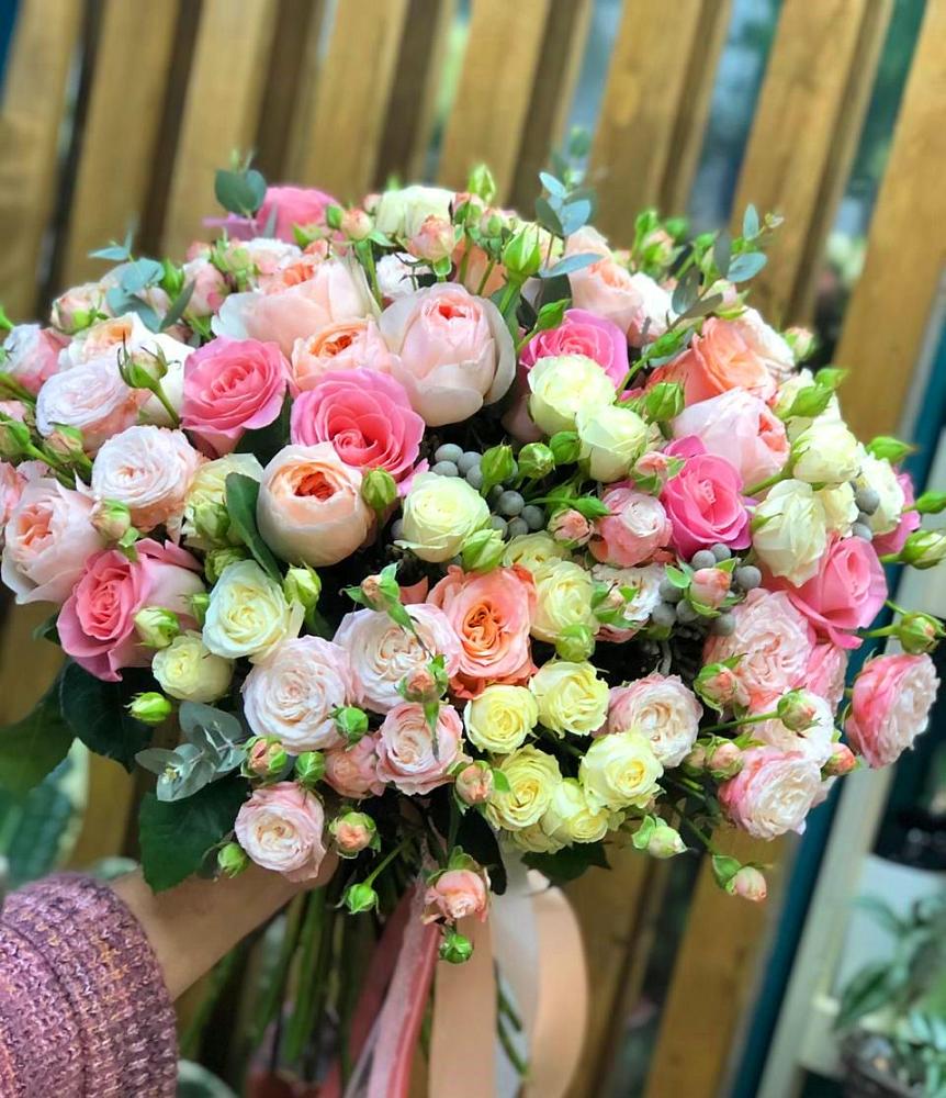 Букет цветов из: Розы в Ребрихе