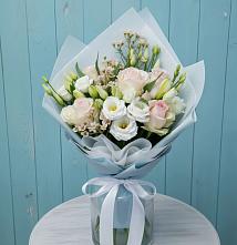 Букет цветов из:  Розы и Лизиантусы в Ребрихе
