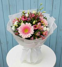 Букет цветов из:  Герберы, Альстромерии и Лизиантусы #REPLACE_PRED# Ребрихе