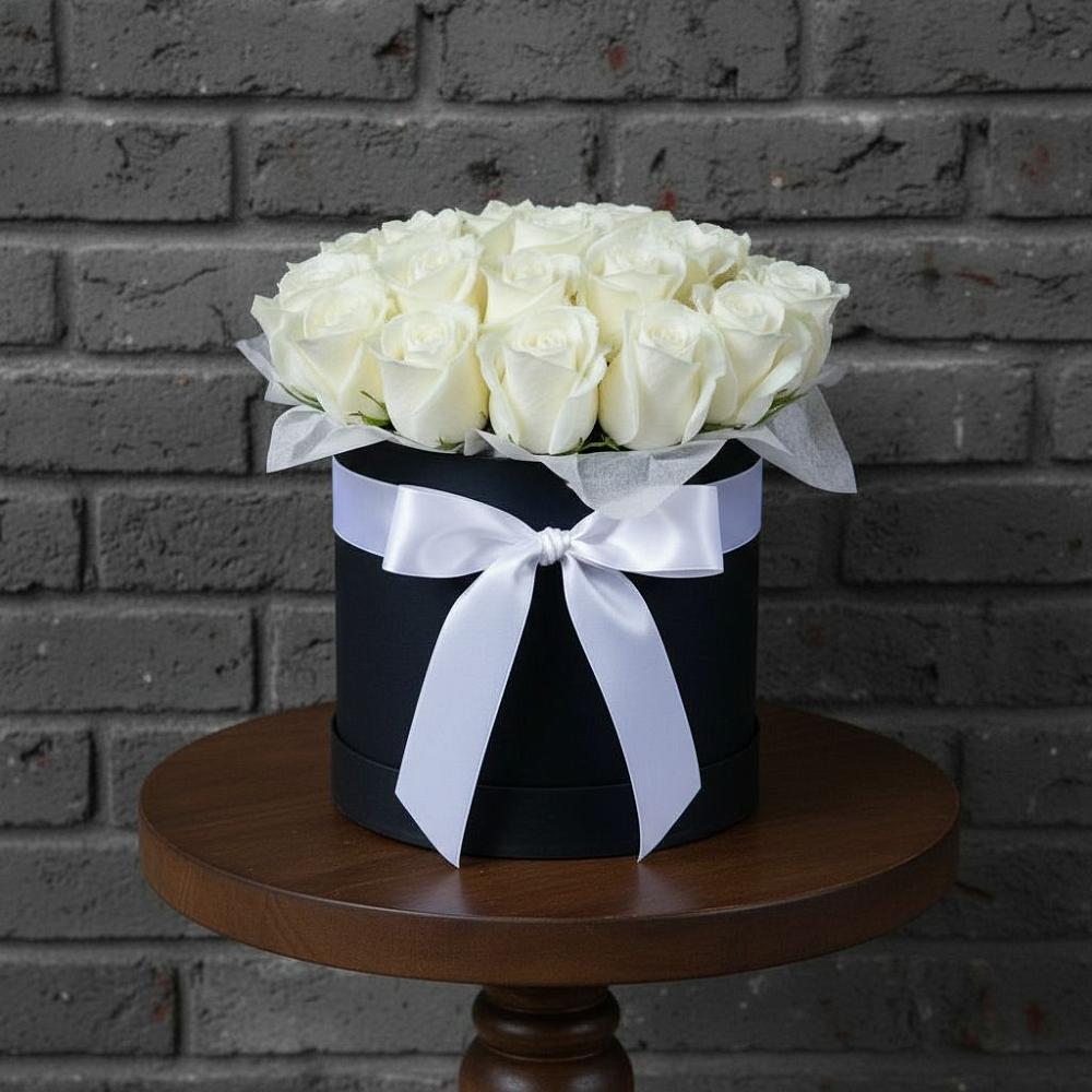 Цветочная композиция из Розы в шляпной коробке в Ребрихе