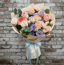 Букет цветов из:  Розы, Лизиантусы и Гвоздики в Ребрихе