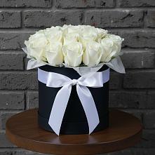 Цветочная композиция из Розы в шляпной коробке в Ребрихе